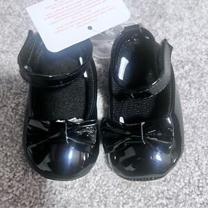 💚NWT Stepping Stones black patent faux leather dress shoes